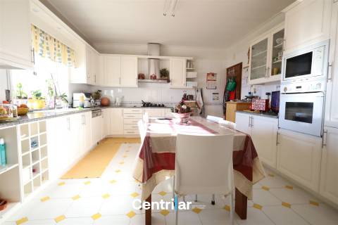 Moradia T5 com Piscina e Vista para a Serra da Estrela em Mangualde