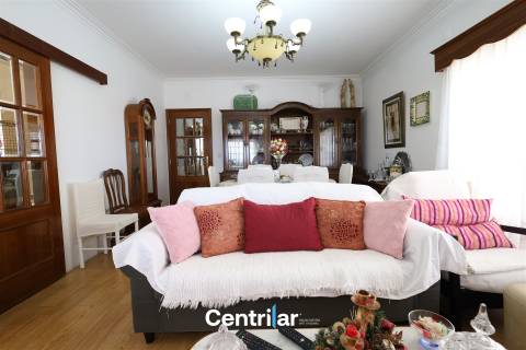 Moradia T5 com Piscina e Vista para a Serra da Estrela em Mangualde