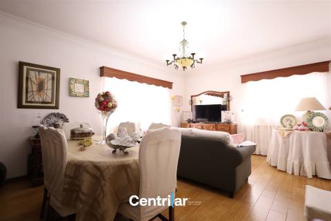 Moradia T5 com Piscina e Vista para a Serra da Estrela em Mangualde