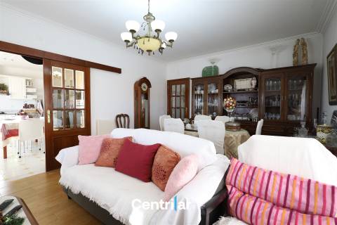 Moradia T5 com Piscina e Vista para a Serra da Estrela em Mangualde