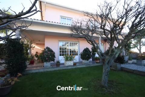 Moradia T5 com Piscina e Vista para a Serra da Estrela em Mangualde