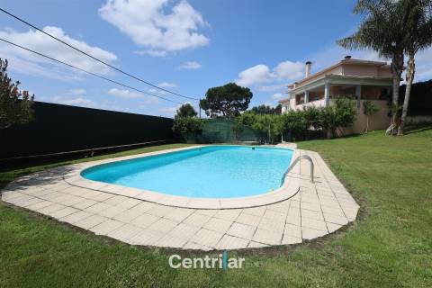 Moradia T5 com Piscina e Vista para a Serra da Estrela em Mangualde