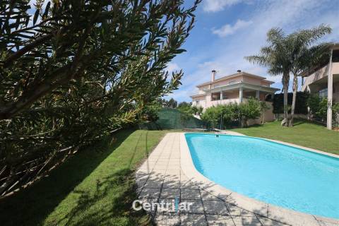 Moradia T5 com Piscina e Vista para a Serra da Estrela em Mangualde