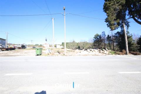 Terreno para construção de Pavilhão com 1.35 ha  junto à estrada nacional