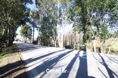 Terreno para construção de Pavilhão com 1.35 ha  junto à estrada nacional