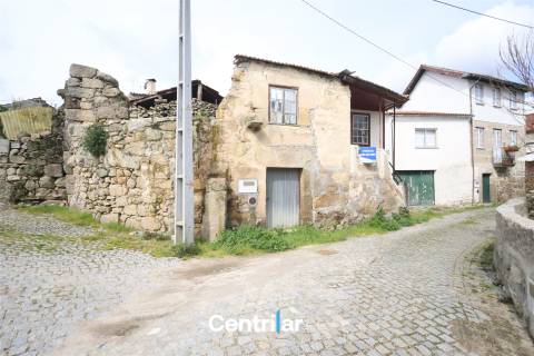 Moradia para Remodelação – Excelente Oportunidade!