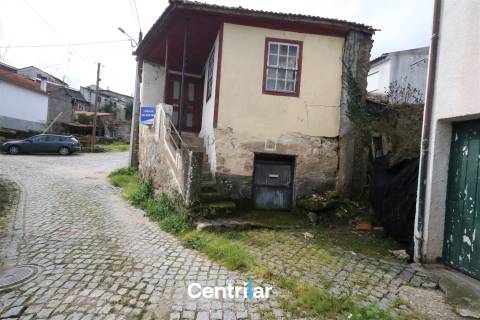 Moradia para Remodelação – Excelente Oportunidade!