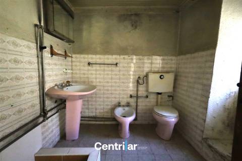 Moradia T2  em Chãs de Tavares– Excelente Oportunidade de Remodelação