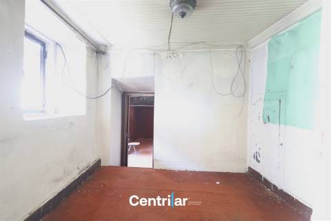 Moradia T2  em Chãs de Tavares– Excelente Oportunidade de Remodelação