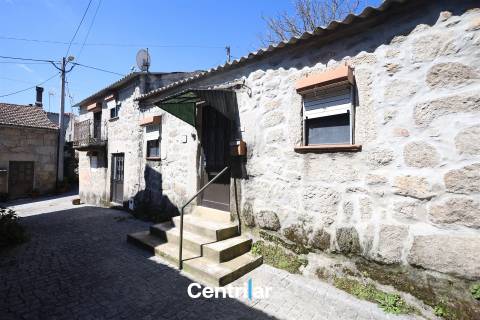 Moradia T2  em Chãs de Tavares– Excelente Oportunidade de Remodelação