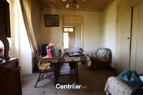 Imóvel em Pedra com Terreno Edificável e Vista para a Serra da Estrela