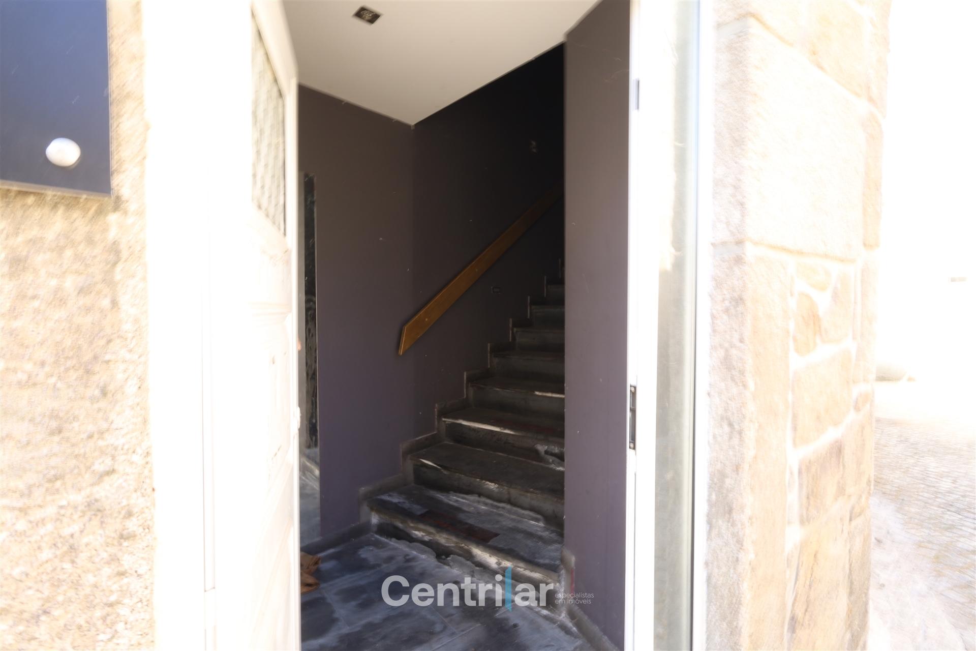 Loja/Restauração ou Alojamento na Vila Nova de Tazem-140.000 mil