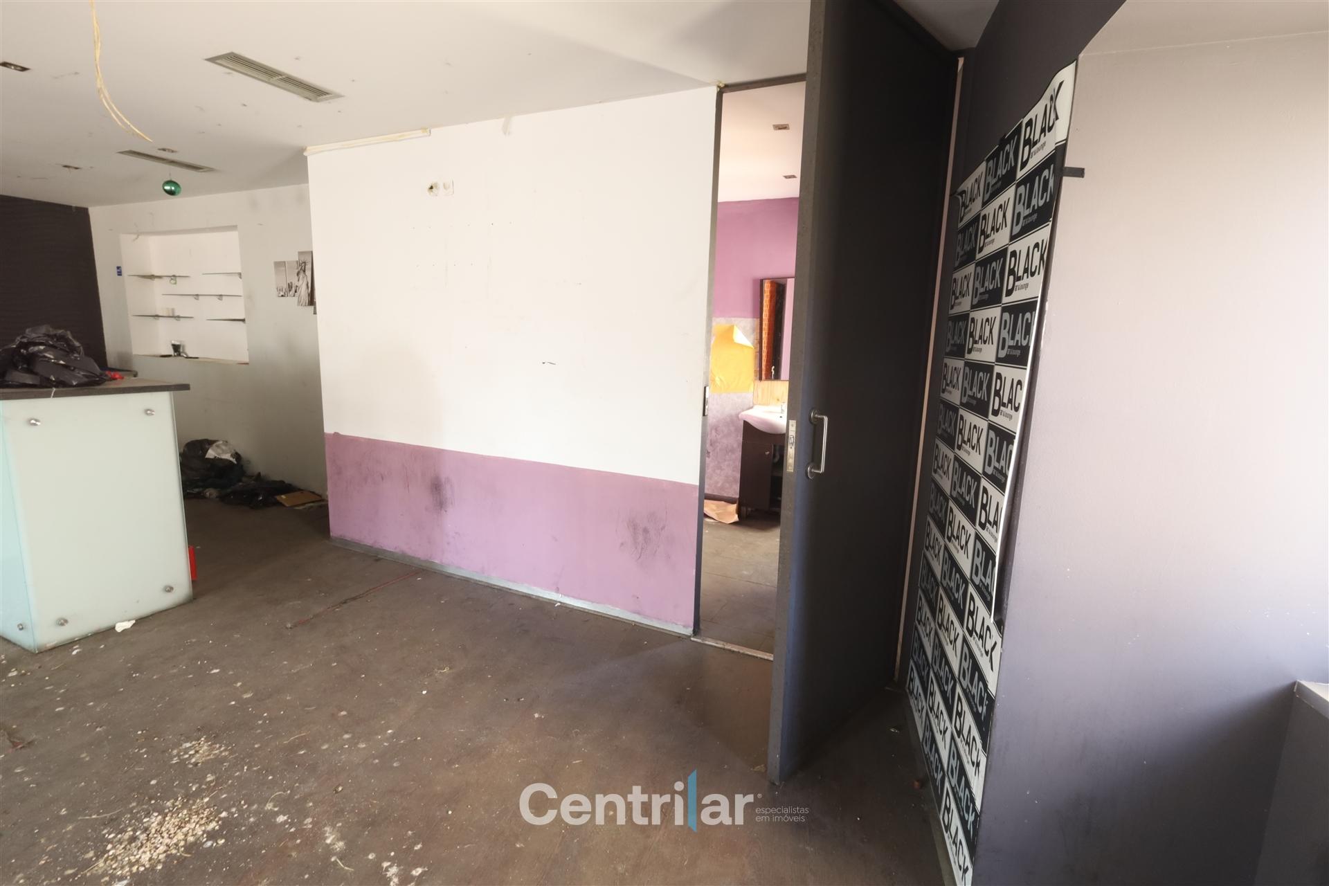 Loja/Restauração ou Alojamento na Vila Nova de Tazem-140.000 mil