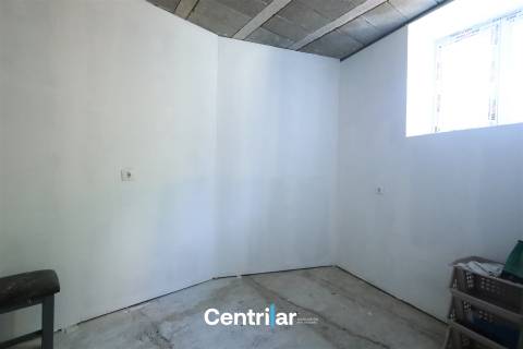 Moradia T3 com pátio e terraço