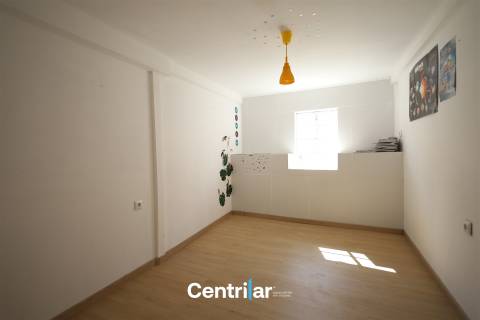 Moradia T3 com pátio e terraço