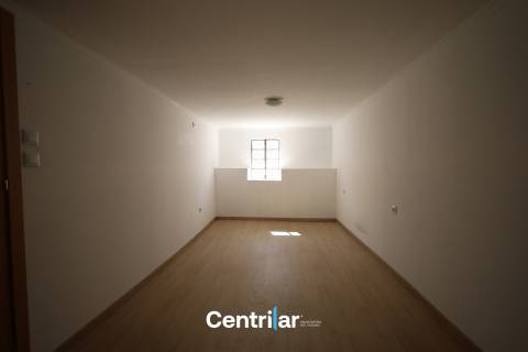 Moradia T3 com pátio e terraço