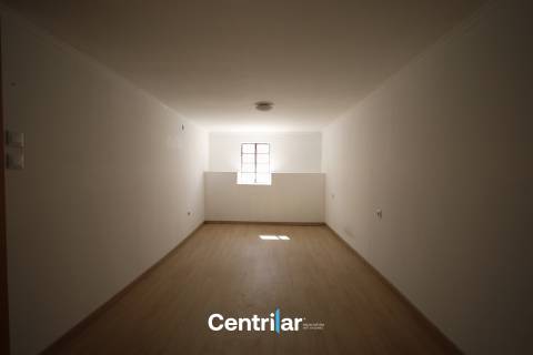 Moradia T3 com pátio e terraço