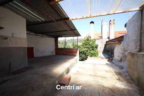 Moradia T3 com pátio e terraço