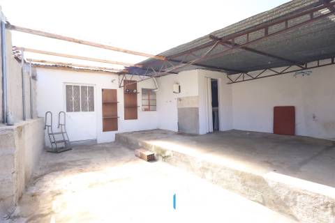 Moradia T3 com pátio e terraço