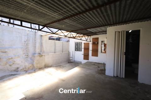 Moradia T3 com pátio e terraço