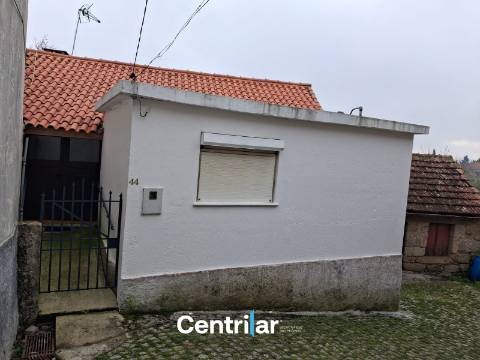 Moradia Geminada T2 Venda em Cabanas de Viriato,Carregal do Sal