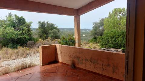 Ruína para Restauro com Terreno Generoso e Vista Deslumbrante