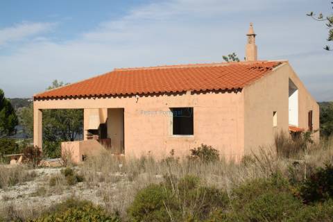 Ruína para Restauro com Terreno Generoso e Vista Deslumbrante