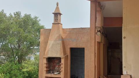 Ruína para Restauro com Terreno Generoso e Vista Deslumbrante