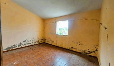 Ruína para Restauro com Terreno Generoso e Vista Deslumbrante