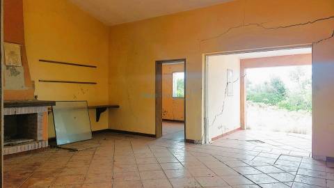 Ruína para Restauro com Terreno Generoso e Vista Deslumbrante