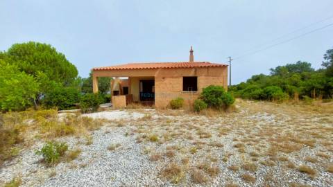 Ruína para Restauro com Terreno Generoso e Vista Deslumbrante