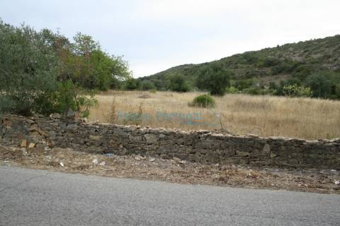 Terreno com ruína para reconstrução e ampliação
