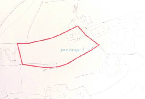 Terreno com ruina para restaurar e ampliar