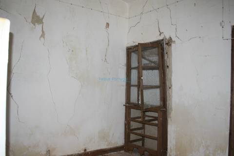 Quinta antiga com muito potencial