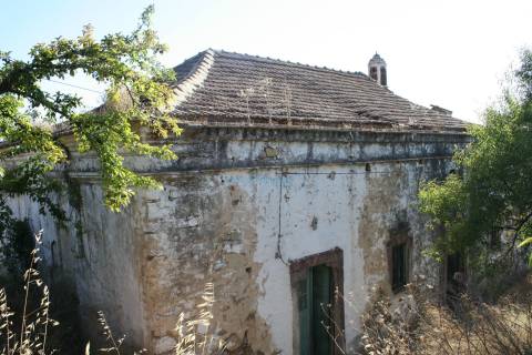 Quinta antiga com muito potencial