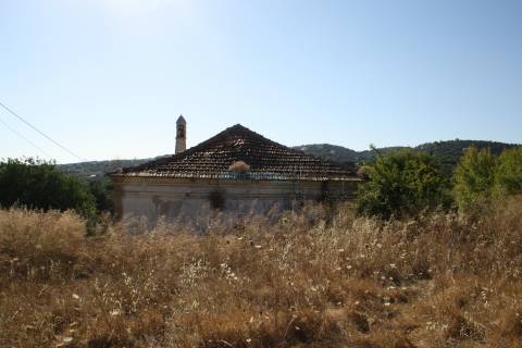 Quinta antiga com muito potencial