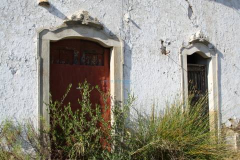 Quinta antiga com muito potencial