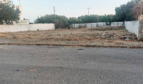 Lote de terreno para construção de moradia de 2 pisos + cave