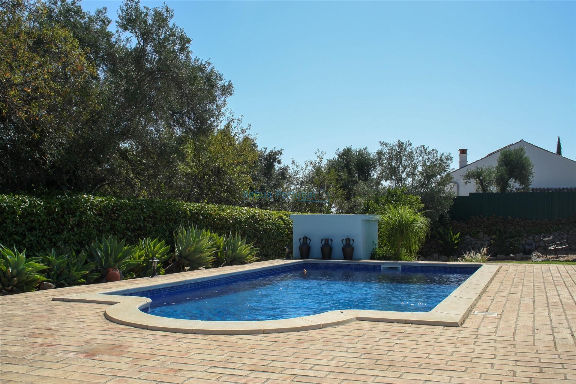 Quinta T4 com piscina e garagem