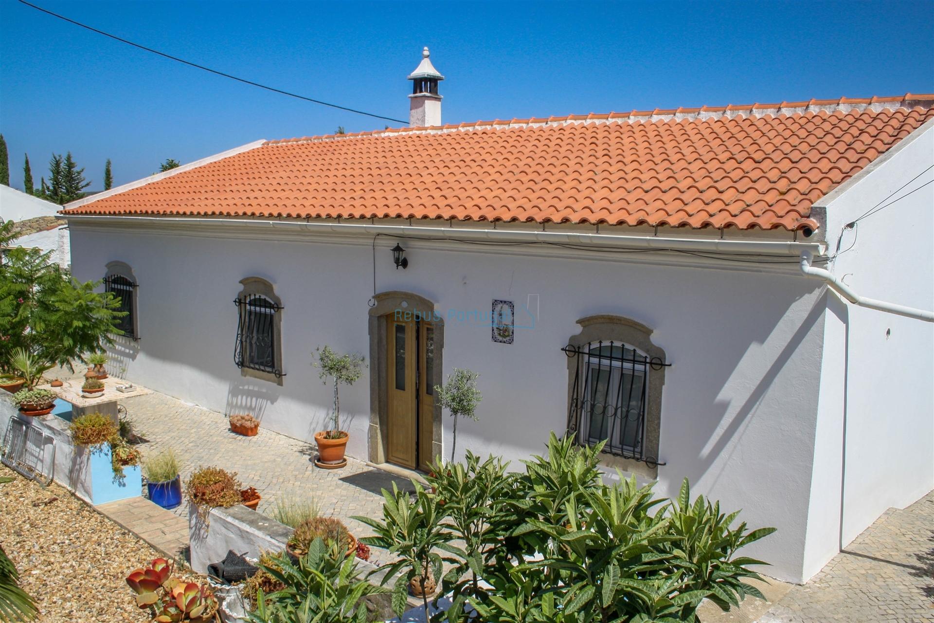 Quinta T4 com piscina e garagem