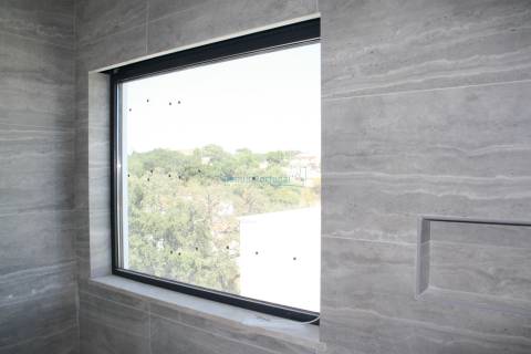 Moradia 5 suites, com piscina e chão radiante