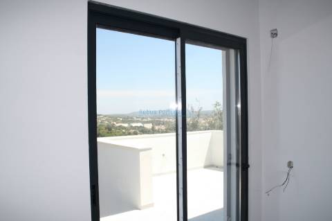 Moradia 5 suites, com piscina e chão radiante