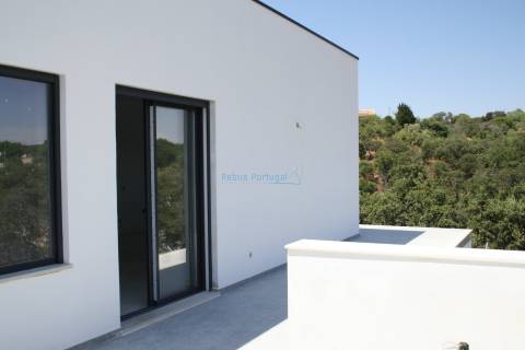 Moradia 5 suites, com piscina e chão radiante