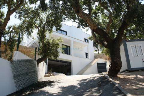 Moradia 5 suites, com piscina e chão radiante