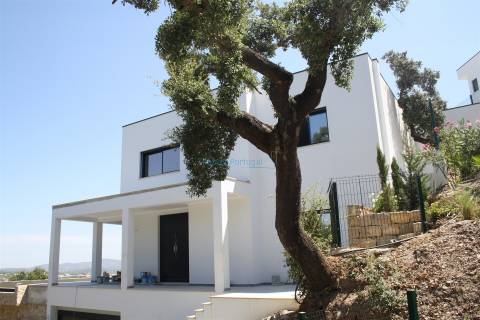 Moradia 5 suites, com piscina e chão radiante