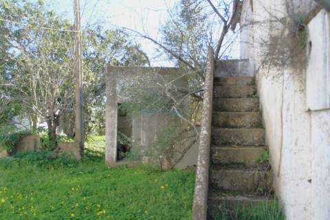 Quinta para restauro, com furo e terreno plano