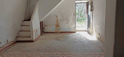 Quinta para restauro, com furo e terreno plano