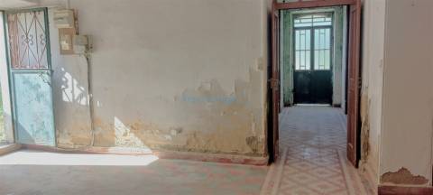 Quinta para restauro, com furo e terreno plano