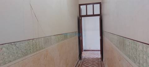 Quinta para restauro, com furo e terreno plano