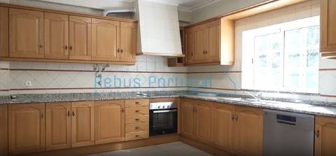 Moradia T3 entre o campo e a cidade – Um lar acolhedor em Loulé